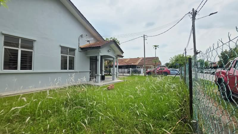 1-storey Terraced House for Sale in Bandar Saujana Putra (Tanjong Duabelas) - Irwan Affandi - Exterior - PropertyGuru.com.my