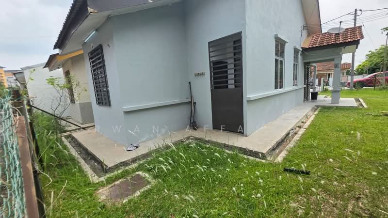 1-storey Terraced House for Sale in Bandar Saujana Putra (Tanjong Duabelas) - Irwan Affandi - Exterior - PropertyGuru.com.my