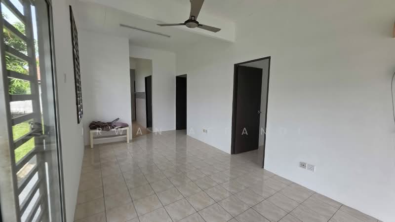 1-storey Terraced House for Sale in Bandar Saujana Putra (Tanjong Duabelas) - Irwan Affandi - Living Room - PropertyGuru.com.my