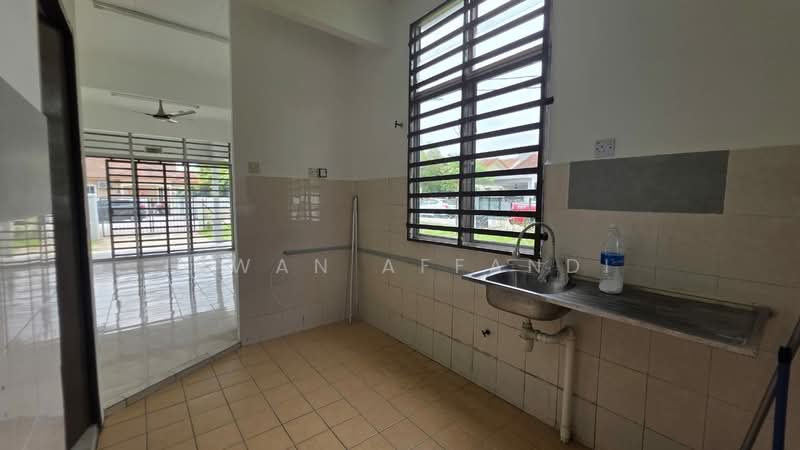 1-storey Terraced House for Sale in Bandar Saujana Putra (Tanjong Duabelas) - Irwan Affandi - Kitchen - PropertyGuru.com.my