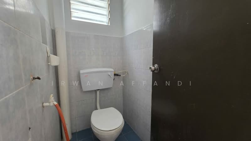1-storey Terraced House for Sale in Bandar Saujana Putra (Tanjong Duabelas) - Irwan Affandi - Bathroom - PropertyGuru.com.my