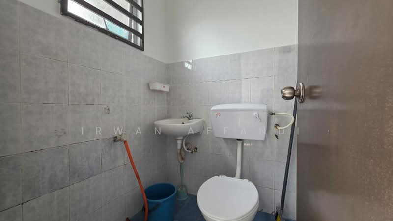 1-storey Terraced House for Sale in Bandar Saujana Putra (Tanjong Duabelas) - Irwan Affandi - Bathroom - PropertyGuru.com.my