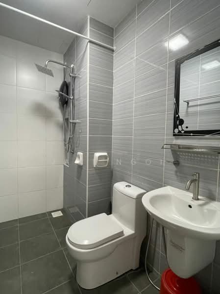Service Residence for Sale at Sky Oasis Residence (Pangsapuri Oasis 1) - Jane Ngoi - Bathroom - PropertyGuru.com.my