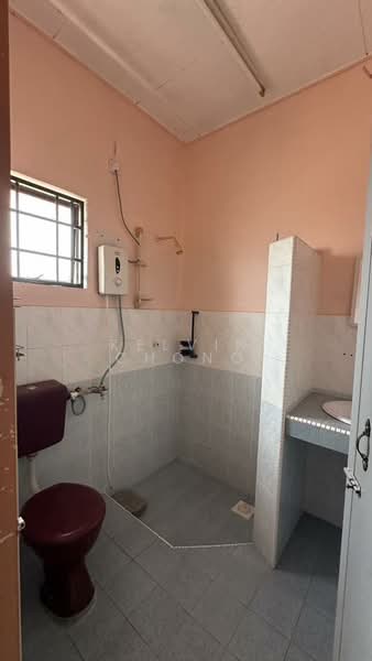 2-storey Terraced House for Rent in Bercham (Ipoh) - Kelvin Chong - Bathroom - PropertyGuru.com.my
