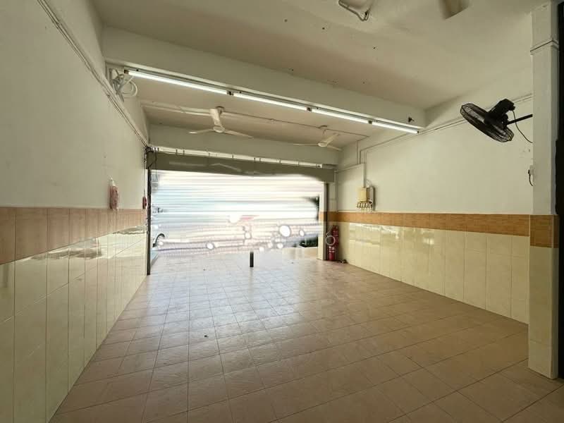 Shop for Rent in Taman Ungku Tun Aminah (Skudai) - Eva Siow - Interior - PropertyGuru.com.my