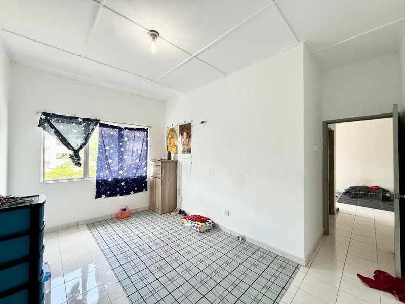 Apartment for Sale at Pangsapuri Sri Camellia - Zainul Rashid - Bedroom - PropertyGuru.com.my