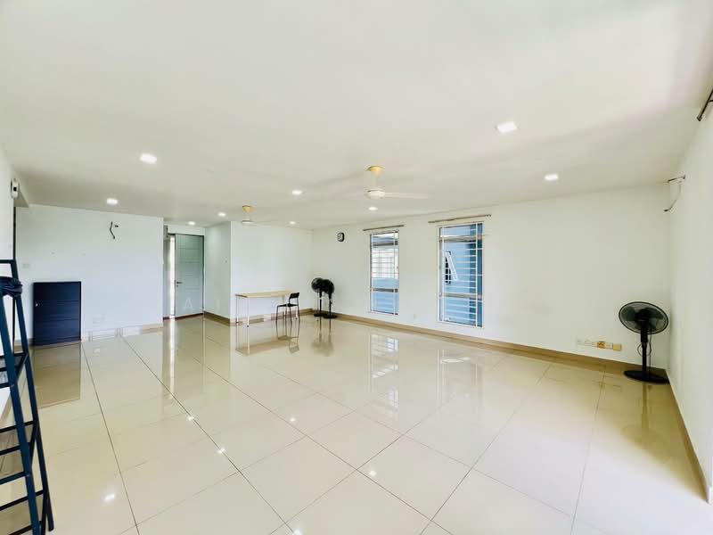 Suasana Lumayan untuk Untuk Dijual - RM 560,000, Mac 2026 - Living Room - PropertyGuru.com.my