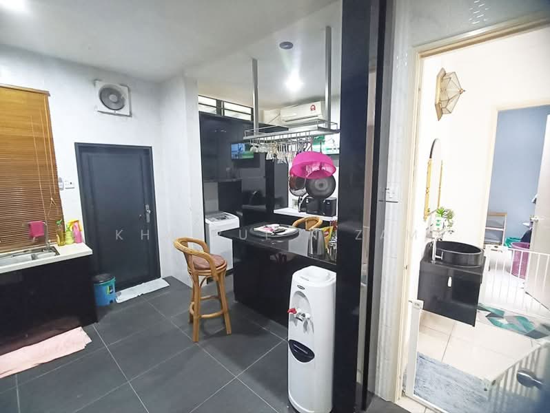 Seksyen 7 untuk Untuk Dijual - RM 1,470,000, Apr 2026 - Kitchen - PropertyGuru.com.my