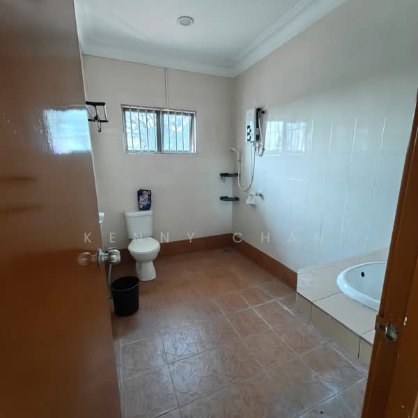 2-storey Terraced House for Rent in Klang (Selangor) - Kenny Chan - Bathroom - PropertyGuru.com.my