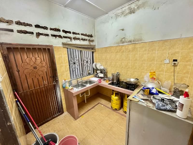 1-storey Terraced House for Sale in Taman Semarak (Nilai) - Nazim Nadzar - Kitchen - PropertyGuru.com.my
