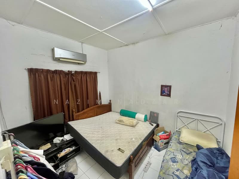 1-storey Terraced House for Sale in Taman Semarak (Nilai) - Nazim Nadzar - Bedroom - PropertyGuru.com.my