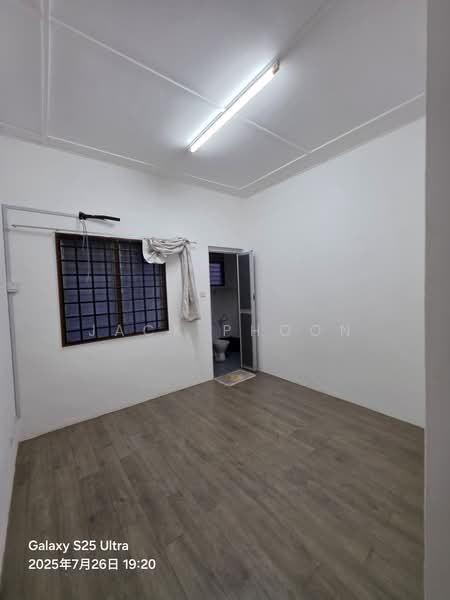 Rumah Teres 2 Tingkat untuk Disewa di Kulai (Johor) - Jack Phoon - Bathroom - PropertyGuru.com.my