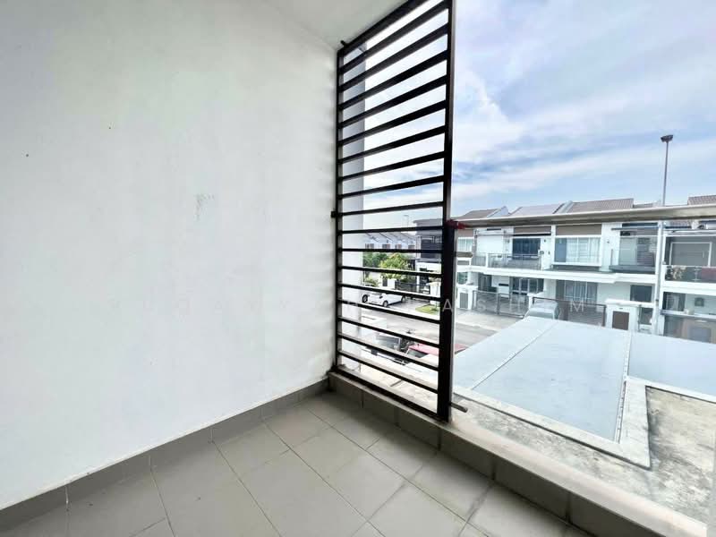 taman ruby, dengkil untuk Untuk Dijual - RM 450,000, Mac 2026 - Balcony - PropertyGuru.com.my