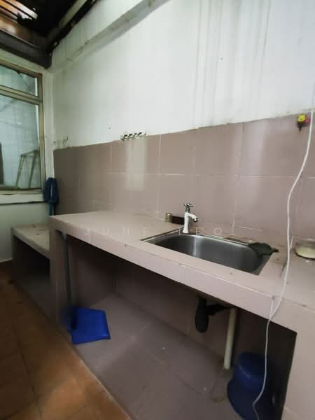 Pangsapuri untuk Disewa di Nusa Bestari Shoplot Apartment - June Teo - Kitchen - PropertyGuru.com.my