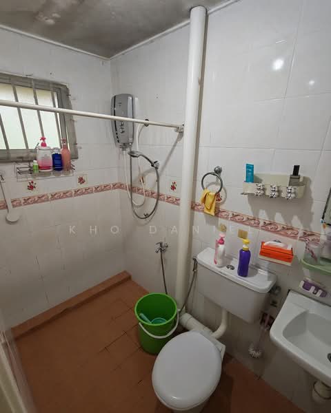 Terraced House for Sale in Seksyen 32, Kemuning Green Ville (Shah Alam) - Kho Daniel - Bathroom - PropertyGuru.com.my