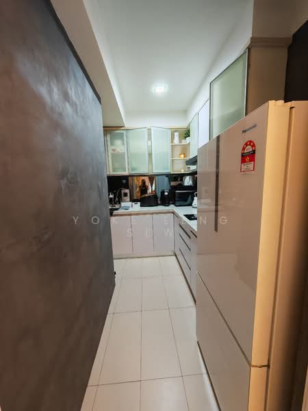 Service Residence for Sale at Tiara Mutiara / The Crown - Yoke Leng Sew - Kitchen - PropertyGuru.com.my