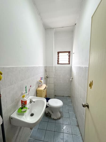 2-storey Terraced House for Sale in Saujana Utama (Selangor) - Farhan Rafael - Bathroom - PropertyGuru.com.my