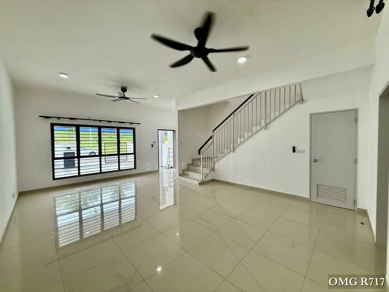 2-storey Terraced House for Sale in Setia Alam (Selangor) - Cassey Lim - Living Room - PropertyGuru.com.my