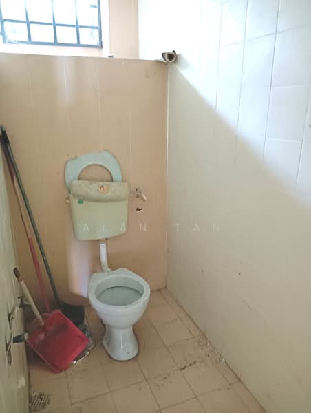 Shop for Rent in Kuala Selangor (Selangor) - Alan Tan - Bathroom - PropertyGuru.com.my