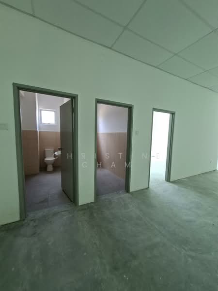 Detached Factory for Rent in Kawasan Perindustrian Lukut (Kota Tinggi) - Christine Cham - Bathroom - PropertyGuru.com.my