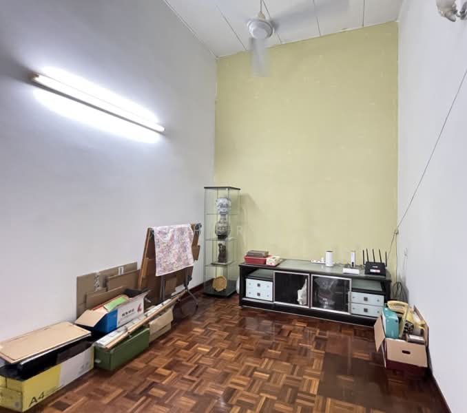 2-storey Terraced House for Sale in Seri Utama Damansara (Kota Damansara) - Esther Lim - Living Room - PropertyGuru.com.my