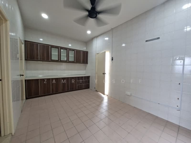Condominium for Sale at Kemuncak Shah Alam - Zamri Yusoff - Kitchen - PropertyGuru.com.my