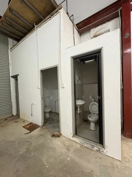 Kilang untuk Disewa di Taman Perindustrian Puchong Utama (Puchong) - Wai Ann Teng - Bathroom - PropertyGuru.com.my