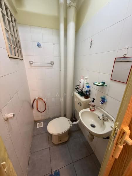 Lakeview Apartments untuk Untuk Dijual - RM 265,000, Apr 2026 - Bathroom - PropertyGuru.com.my
