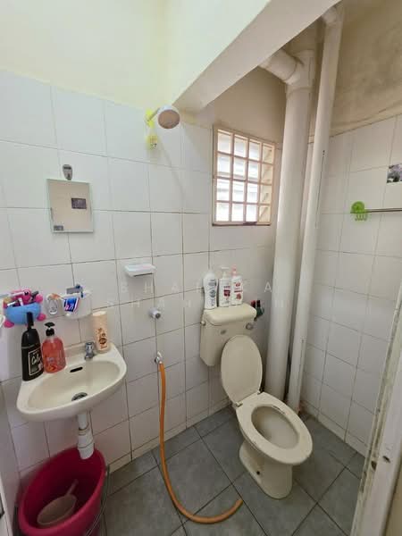 Apartment for Sale at Lakeview Apartments - Shafika Shahidin - Bathroom - PropertyGuru.com.my