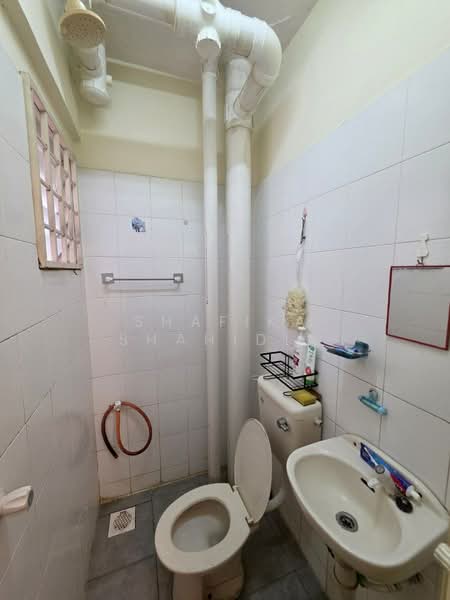Apartment for Sale at Lakeview Apartments - Shafika Shahidin - Bathroom - PropertyGuru.com.my