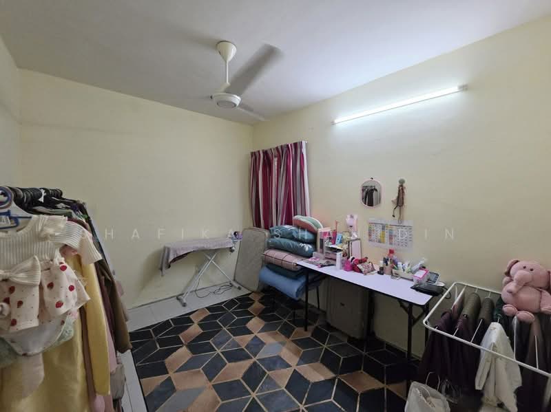 Apartment for Sale at Lakeview Apartments - Shafika Shahidin - Bedroom - PropertyGuru.com.my