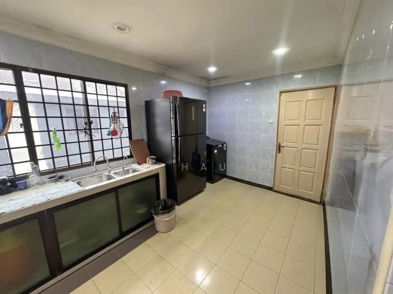 1-storey Terraced House for Sale in Taman Johor Jaya (Johor Bahru) - Boon Hau Lee - Kitchen - PropertyGuru.com.my
