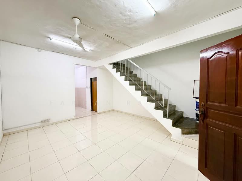 Taman Impian Makmur, Saujana Impian untuk Untuk Dijual - RM 300,000, Apr 2026 - Living Room - PropertyGuru.com.my