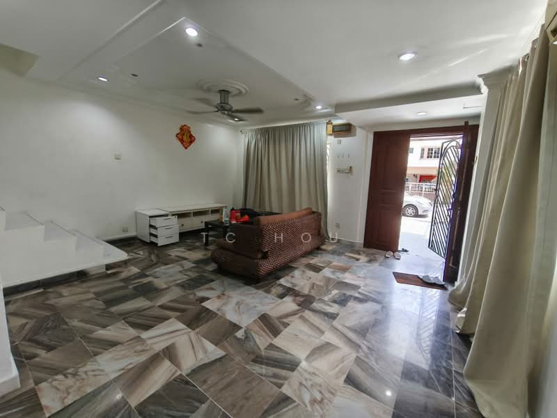 Rumah Teres 2.5 Tingkat untuk Dijual di Seri Kembangan (Selangor) - TC Hou - Living Room - PropertyGuru.com.my