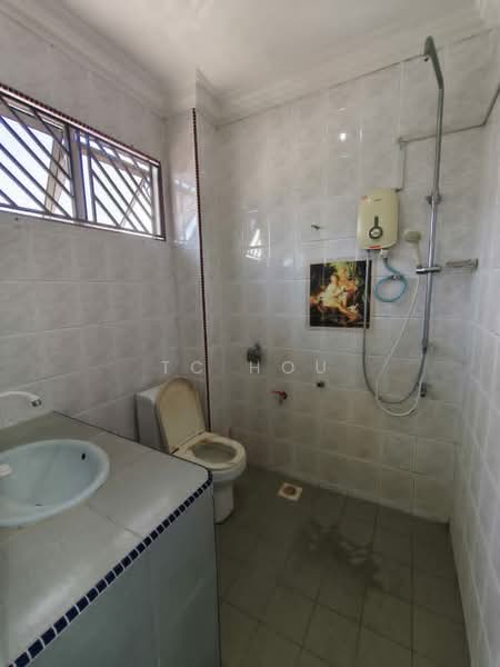 Rumah Teres 2.5 Tingkat untuk Dijual di Seri Kembangan (Selangor) - TC Hou - Bathroom - PropertyGuru.com.my