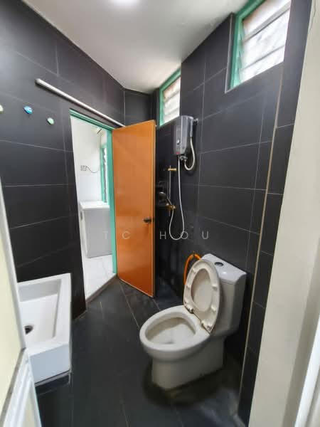 Rumah Teres 2.5 Tingkat untuk Dijual di Seri Kembangan (Selangor) - TC Hou - Bathroom - PropertyGuru.com.my