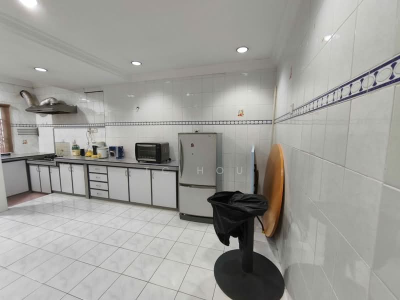 Rumah Teres 2.5 Tingkat untuk Dijual di Seri Kembangan (Selangor) - TC Hou - Kitchen - PropertyGuru.com.my