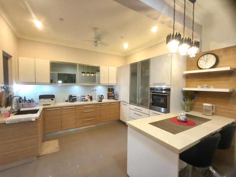 Jentayu @ Bandar Enstek untuk Untuk Dijual - RM 1,250,000, Mac 2026 - Kitchen - PropertyGuru.com.my