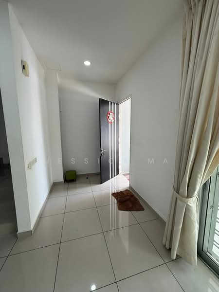2-storey Terraced House for Rent in Taman Mount Austin (Tebrau) - Jessica Ma - Entrance - PropertyGuru.com.my