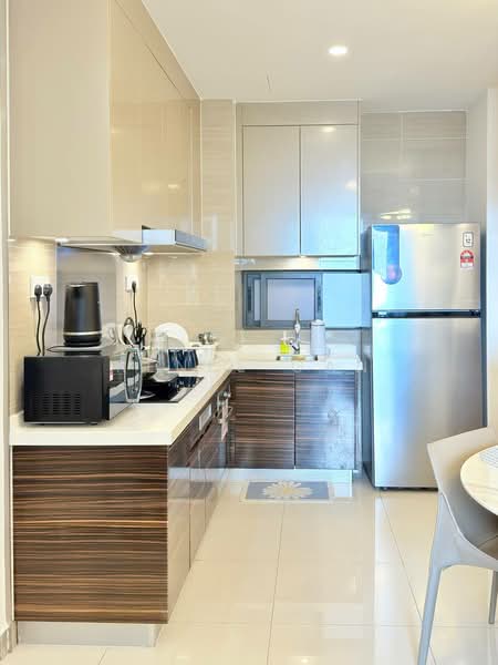 R&F Princess Cove Phase 2-Seine Region untuk Untuk Disewa - RM 3,300 /bulan, Mac 2026 - Kitchen - PropertyGuru.com.my