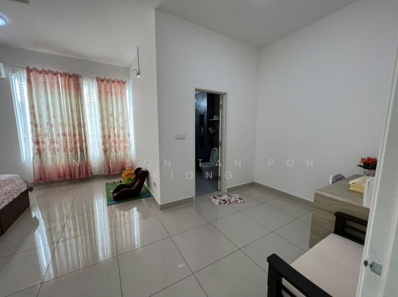 Cluster House for Sale in Taman Seri Austin (Tebrau) - Nelson Tan Poh Kiong - Bedroom - PropertyGuru.com.my