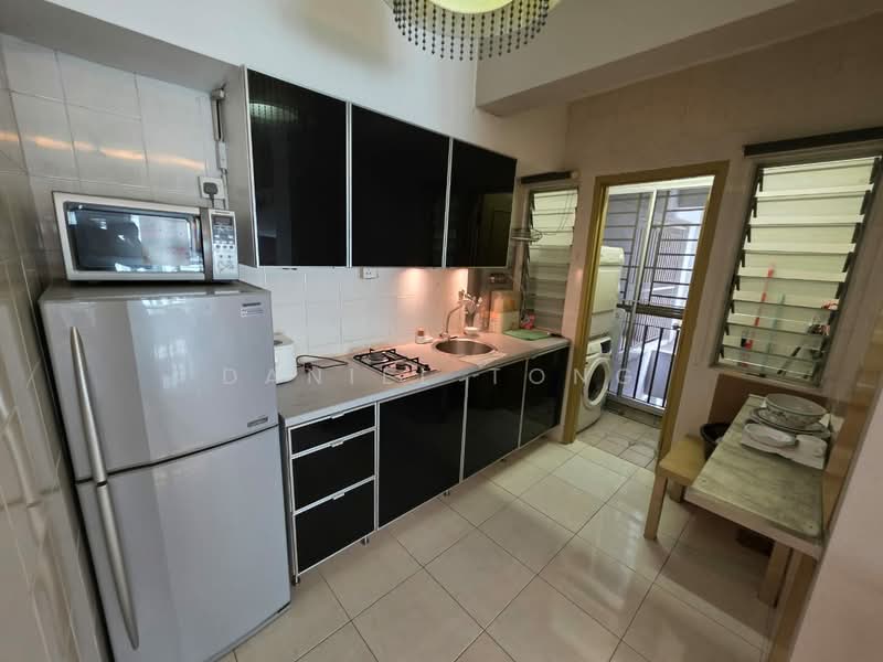 E-Tiara untuk Untuk Disewa - RM 2,200 /bulan, Apr 2026 - Kitchen - PropertyGuru.com.my