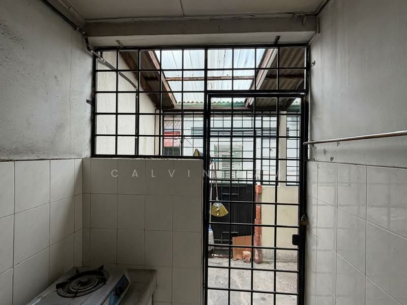 2-storey Terraced House for Sale in Bandar Utama 1 (Bandar Utama) - Calvin Law - Kitchen - PropertyGuru.com.my