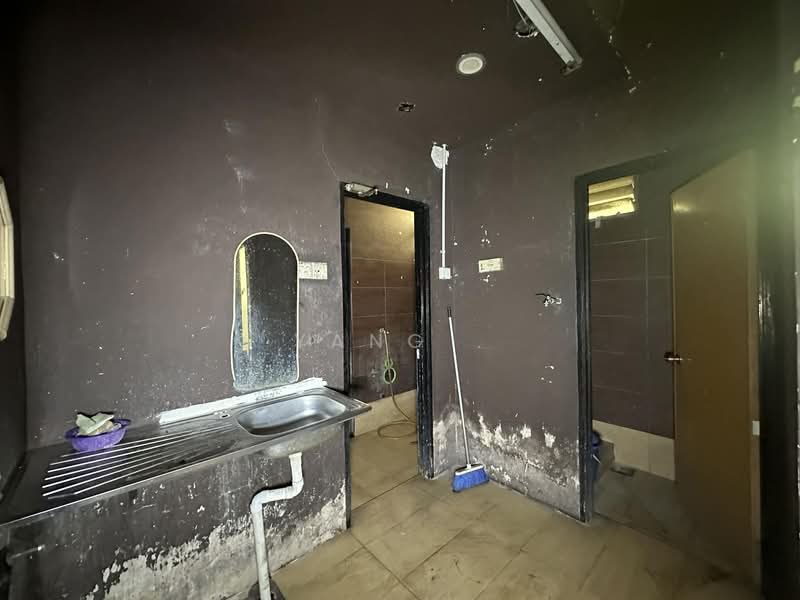 Shop for Rent in Pudu (KL City Centre) - Yang . - Bathroom - PropertyGuru.com.my