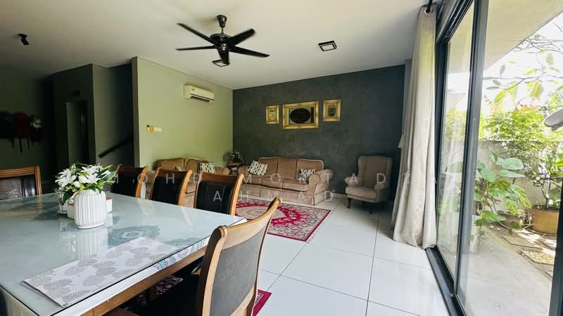 3-storey Terraced House for Sale in Laman Glenmarie (Shah Alam) - Mohd Mortadza Ahmad - Living Room - PropertyGuru.com.my