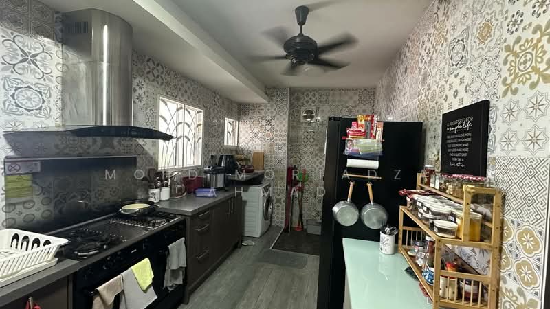 3-storey Terraced House for Sale in Laman Glenmarie (Shah Alam) - Mohd Mortadza Ahmad - Kitchen - PropertyGuru.com.my