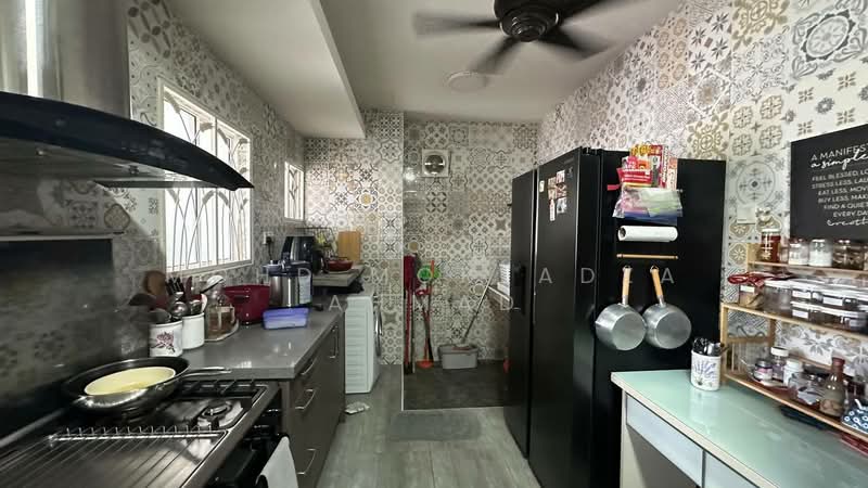 3-storey Terraced House for Sale in Laman Glenmarie (Shah Alam) - Mohd Mortadza Ahmad - Kitchen - PropertyGuru.com.my