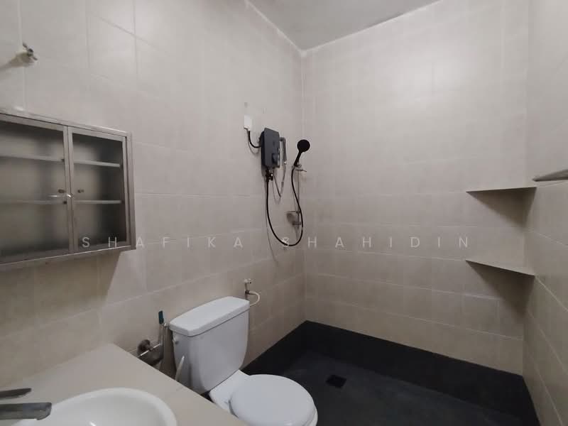 2-storey Terraced House for Sale in Petaling Jaya (Selangor) - Shafika Shahidin - Bathroom - PropertyGuru.com.my