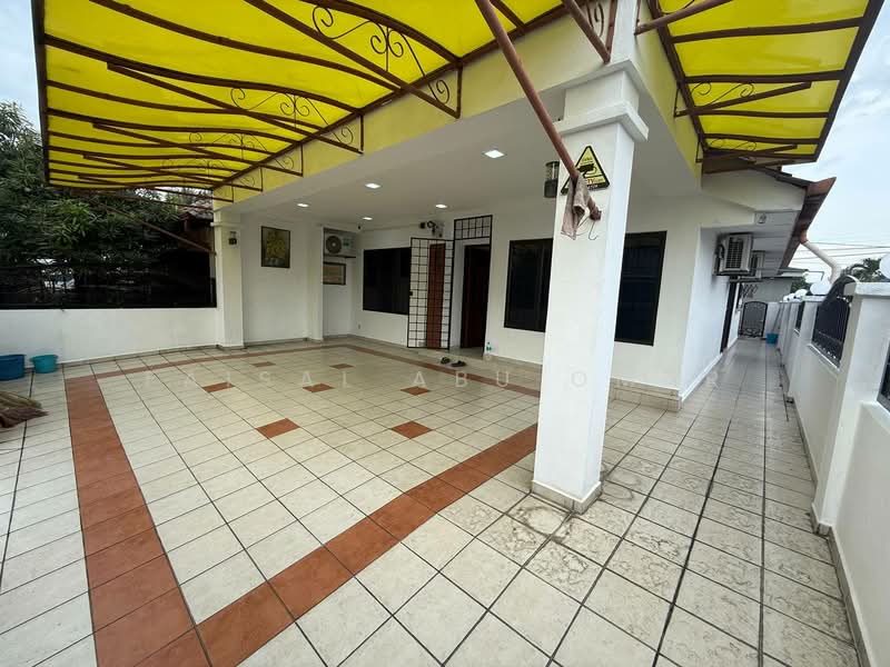 1.5-storey Terraced House for Sale in Subang Jaya (Selangor) - Faisal Abu Omar - Exterior - PropertyGuru.com.my