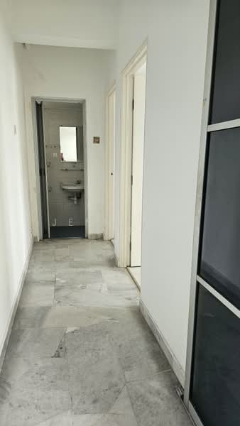 Apartment for Sale at Subang Perdana Goodyear Court 7 - Jenny YM Lee - Corridor - PropertyGuru.com.my